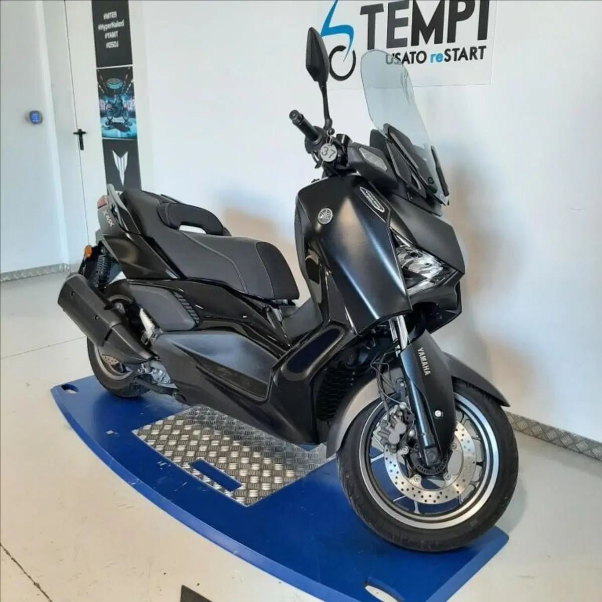 Yamaha X-Max 300 Tech Max (2021 - 24) (2)