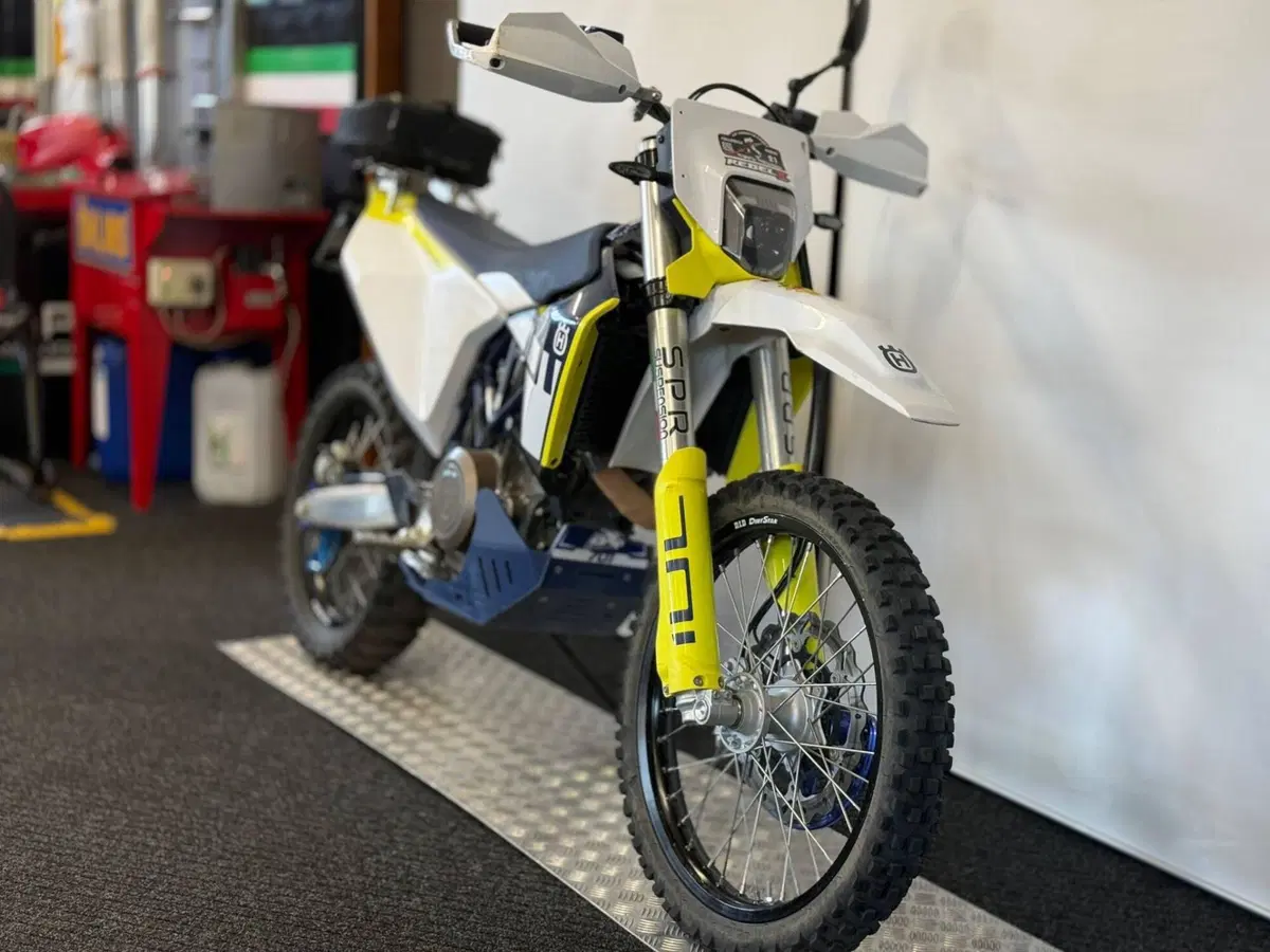 Husqvarna 701 Enduro (2023 - 25) (3)