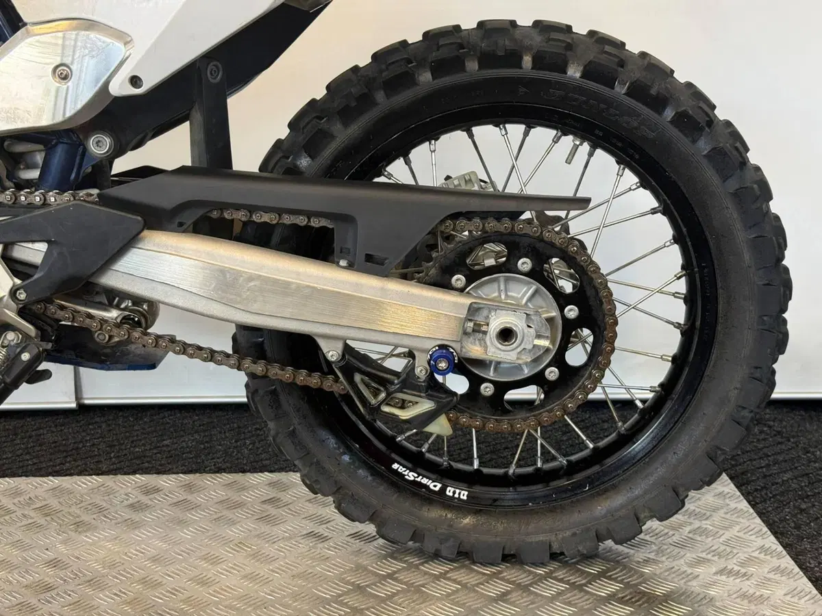 Husqvarna 701 Enduro (2023 - 25) (12)