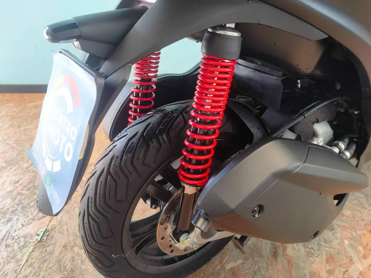 Piaggio MP3 300 ABS Hpe (2021 - 24) (7)