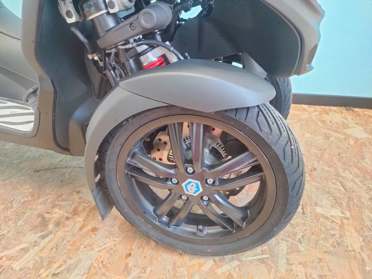 Piaggio MP3 300 ABS Hpe (2021 - 24) (9)