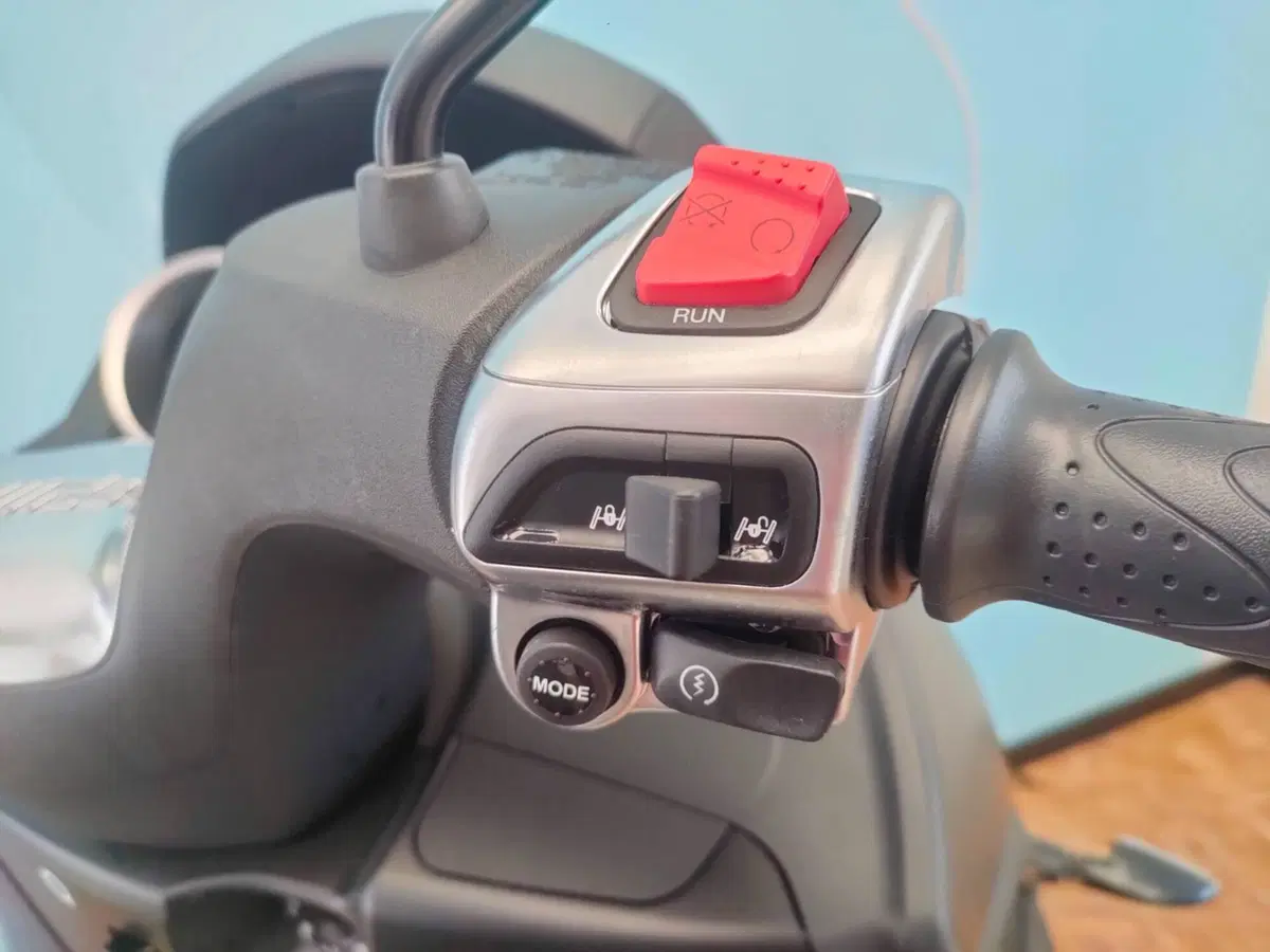 Piaggio MP3 300 ABS Hpe (2021 - 24) (18)