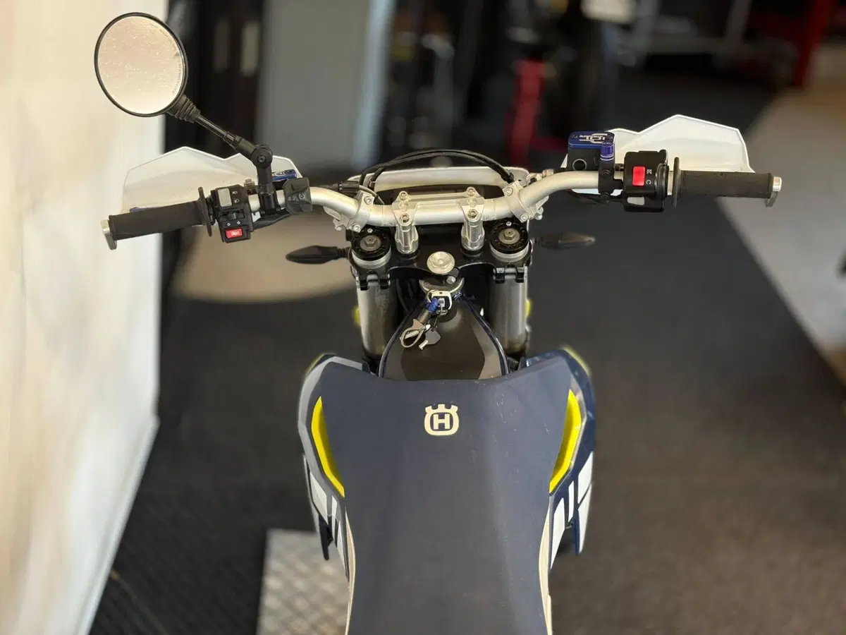 Husqvarna 701 Enduro (2023 - 25) (13)