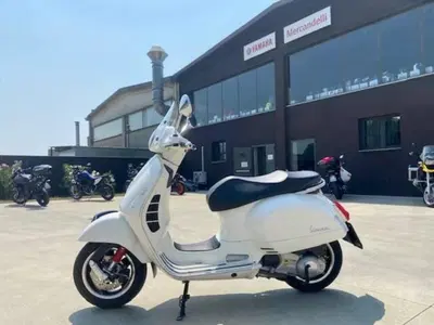 Vespa GTS 300 Super (2017 - 18) usata