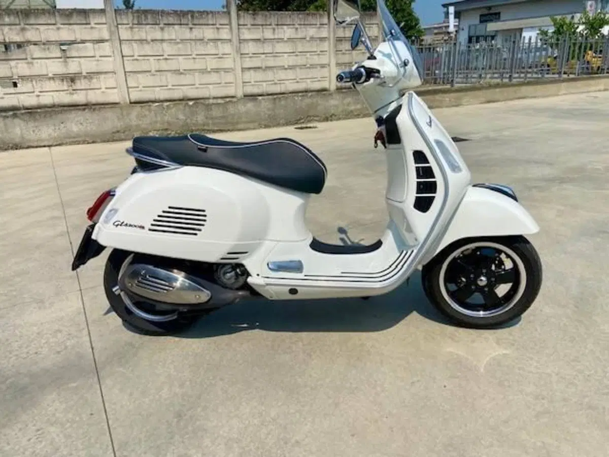 Vespa GTS 300 Super (2017 - 18) (4)
