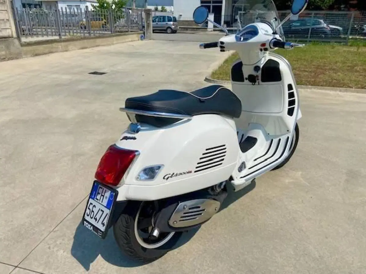 Vespa GTS 300 Super (2017 - 18) (5)