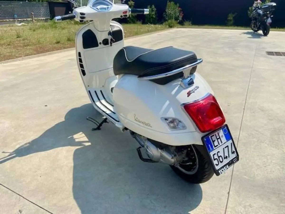 Vespa GTS 300 Super (2017 - 18) (6)