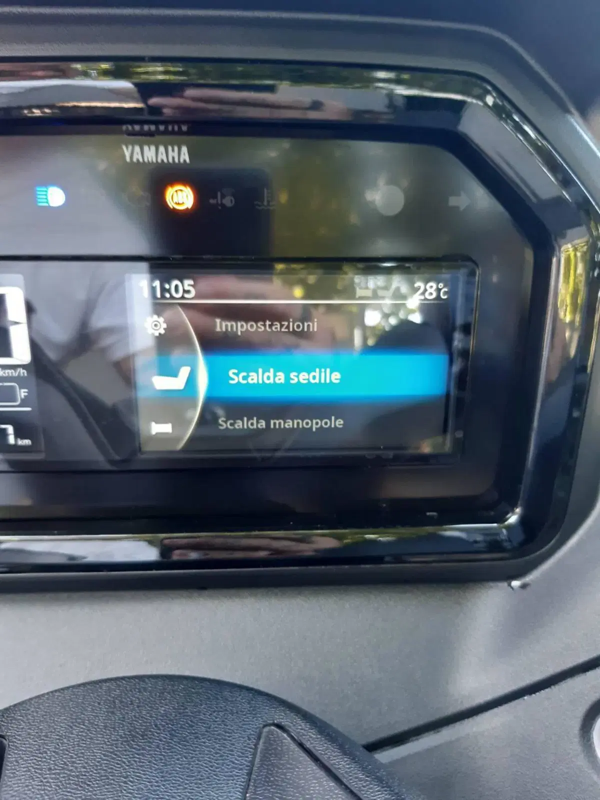 Yamaha X-Max 300 Tech Max (2025 - 26) (5)