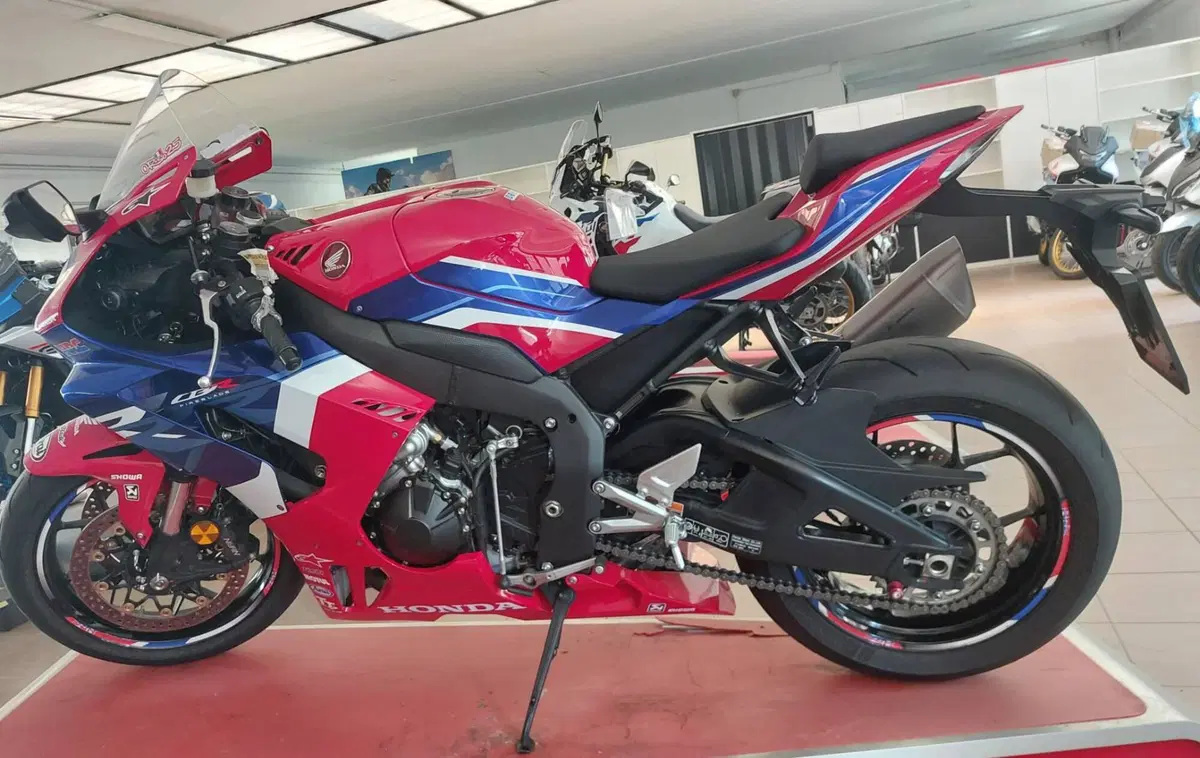 Honda CBR 1000 RR-R Fireblade (2022 - 23) (7)