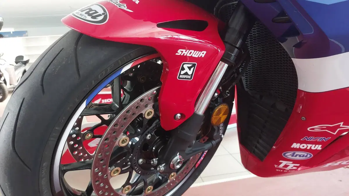 Honda CBR 1000 RR-R Fireblade (2022 - 23) (6)