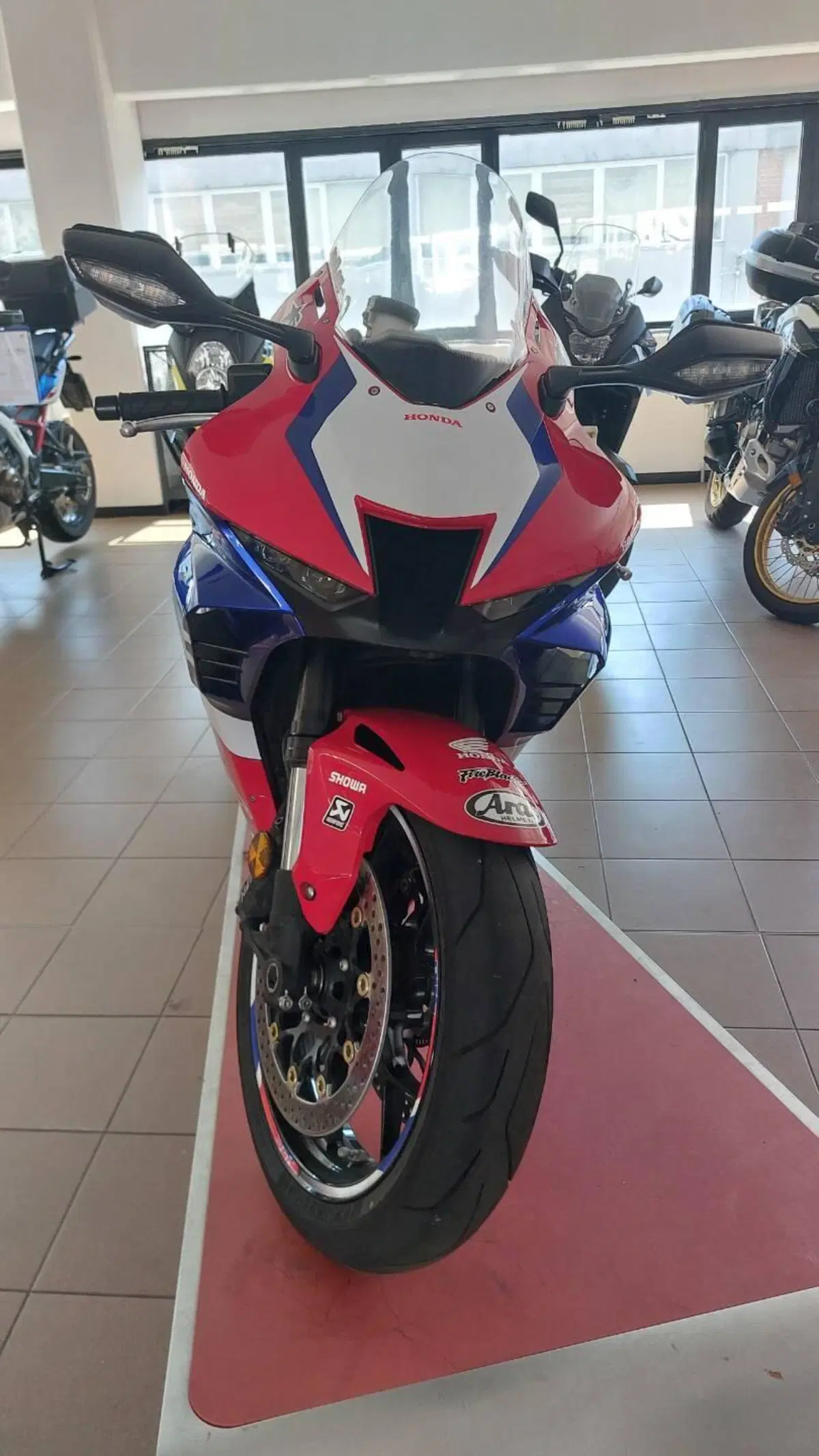 Honda CBR 1000 RR-R Fireblade (2022 - 23) (4)