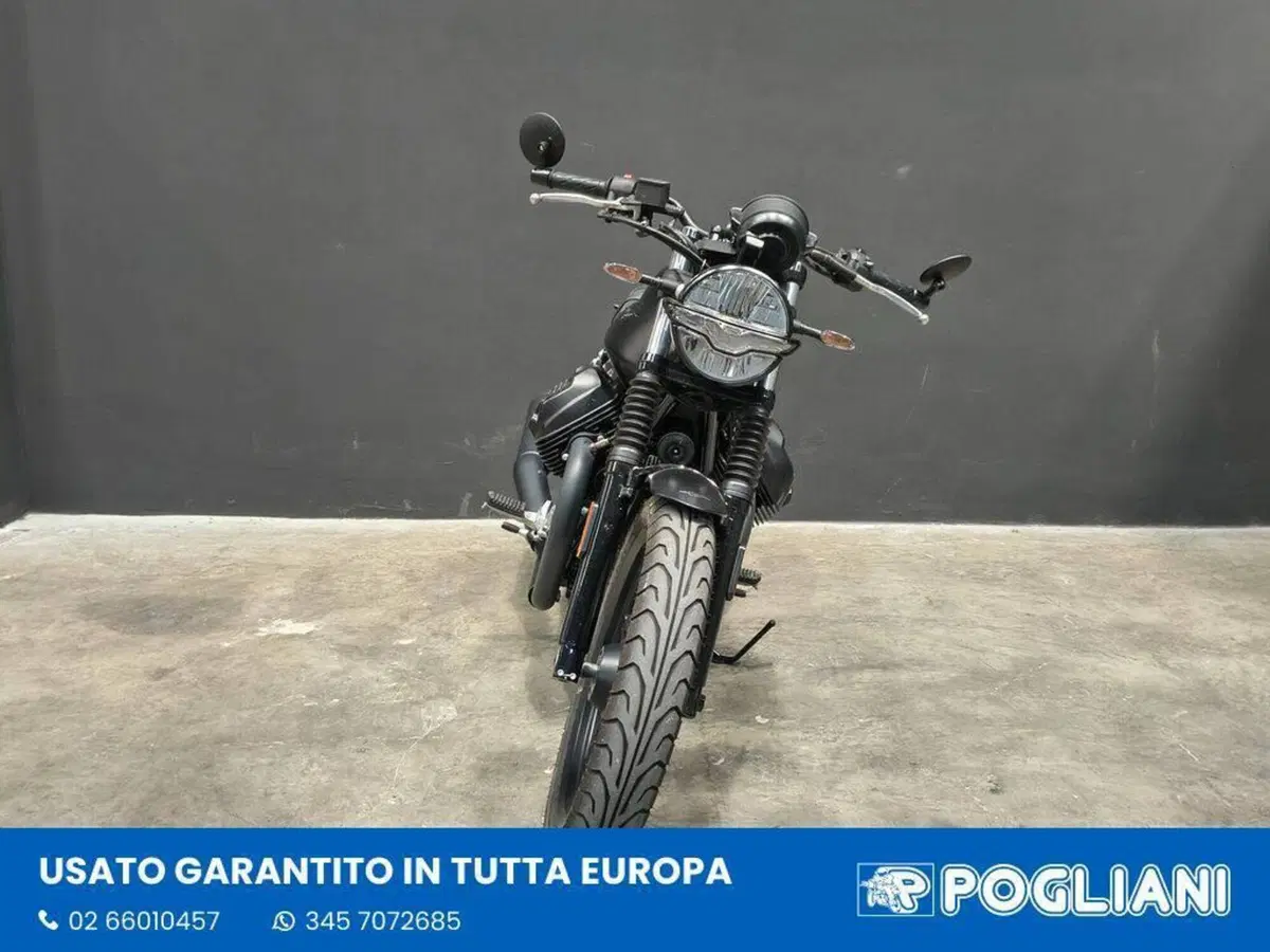Moto Guzzi V7 Stone (2021 - 24) (3)