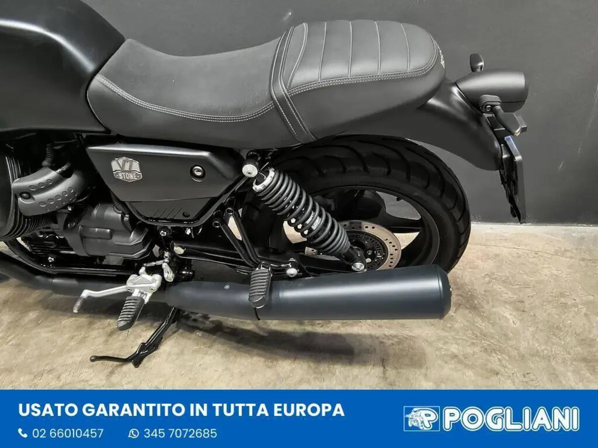 Moto Guzzi V7 Stone (2021 - 24) (11)