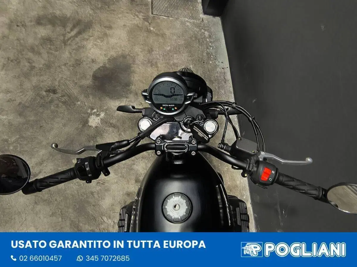Moto Guzzi V7 Stone (2021 - 24) (12)