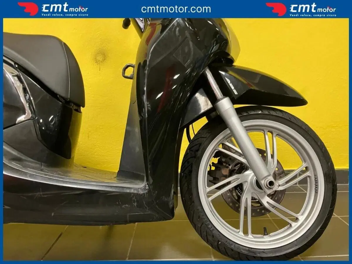Honda SH 300 i ABS (2016 - 20) (7)