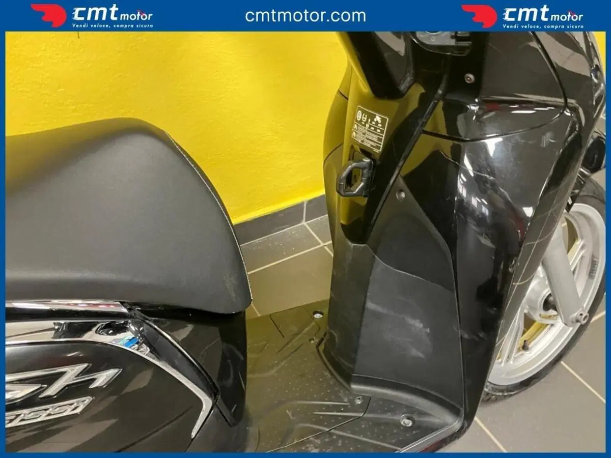 Honda SH 300 i ABS (2016 - 20) (9)