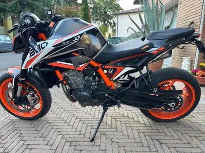KTM 890 Duke R (2020) usata