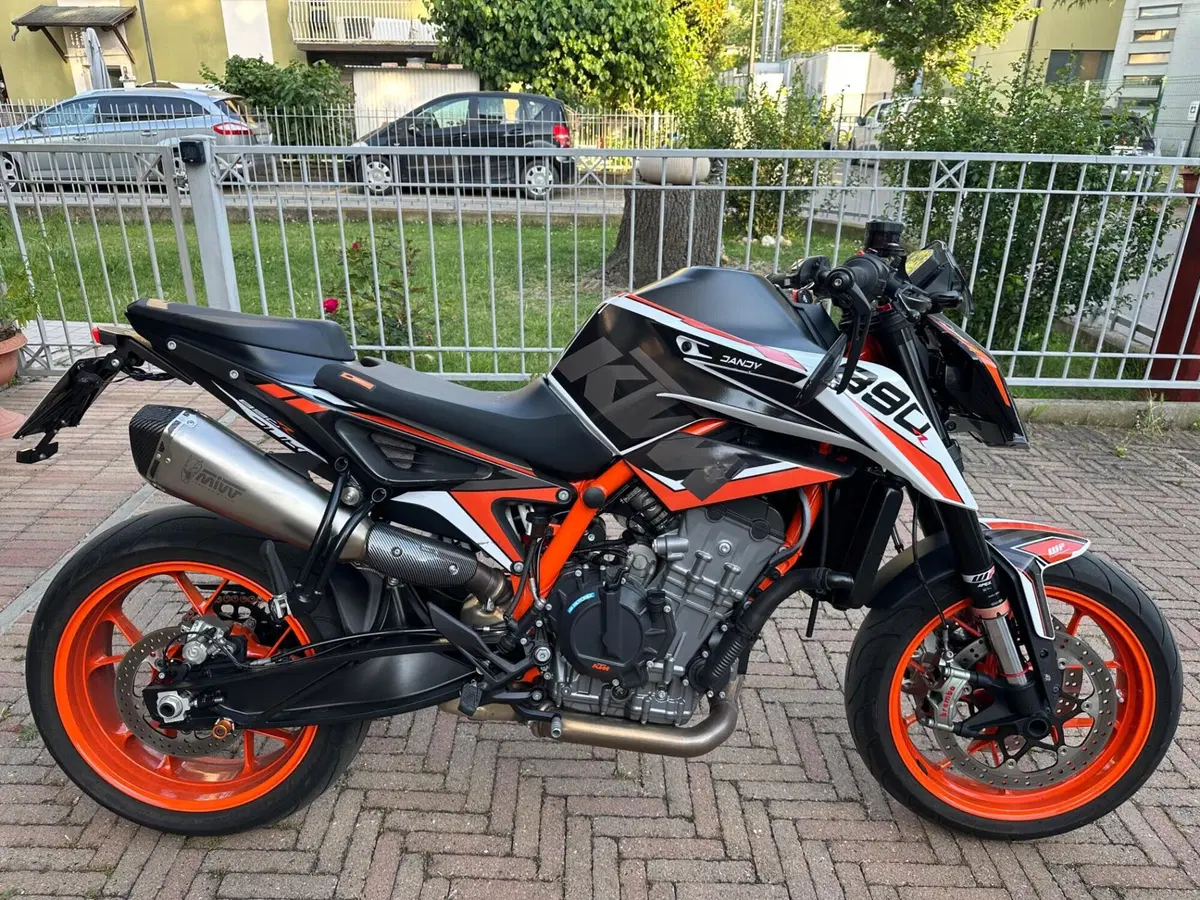 KTM 890 Duke R (2020) (3)