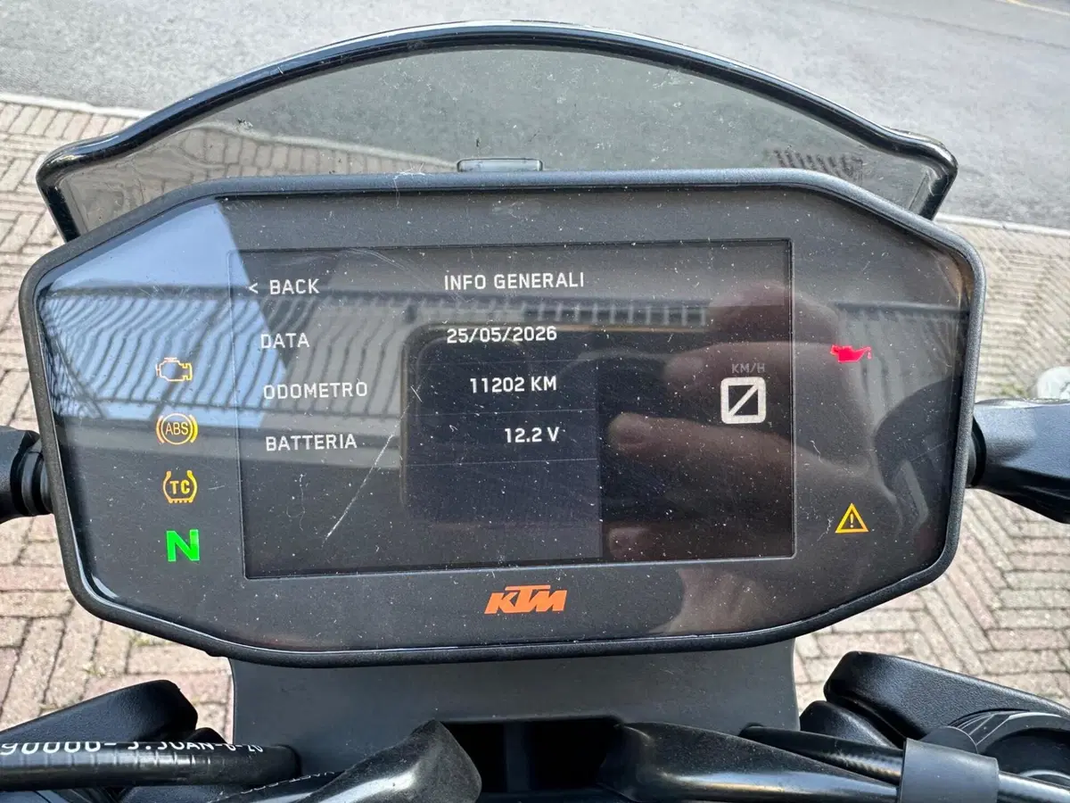 KTM 890 Duke R (2020) (6)