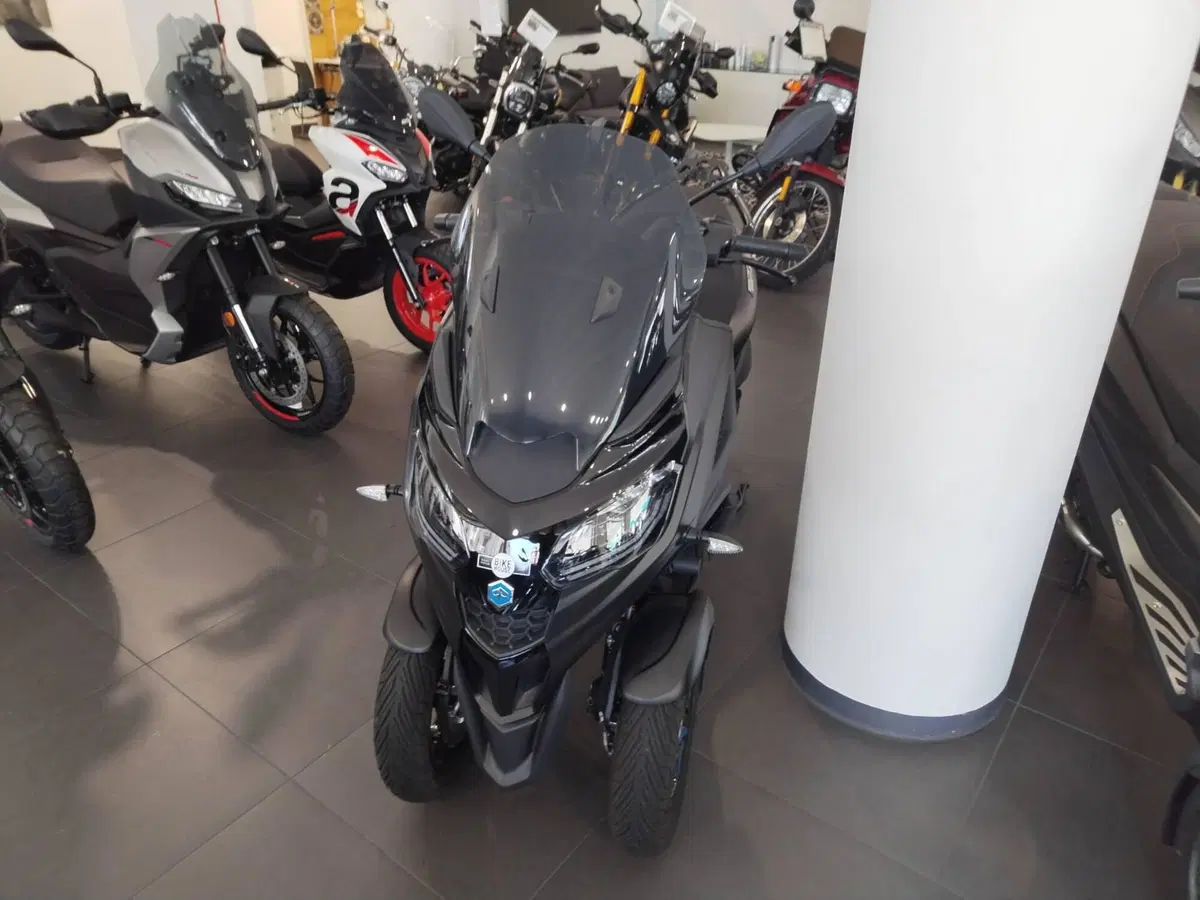 Piaggio MP3 310 Sport (2025 - 26) (2)