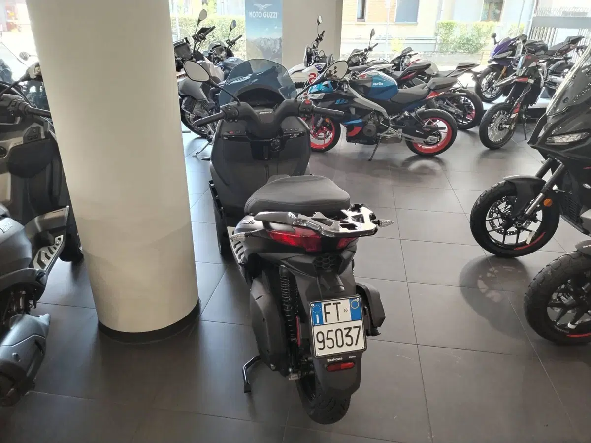 Piaggio MP3 310 Sport (2025 - 26) (3)