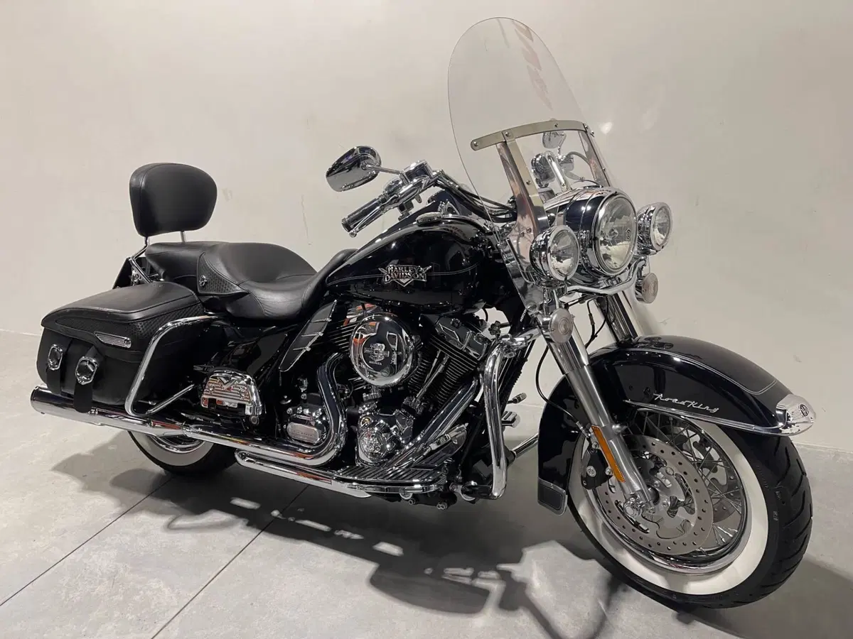 Harley-Davidson 103 Road King Classic (2011 - 13) - FLHRC (2)