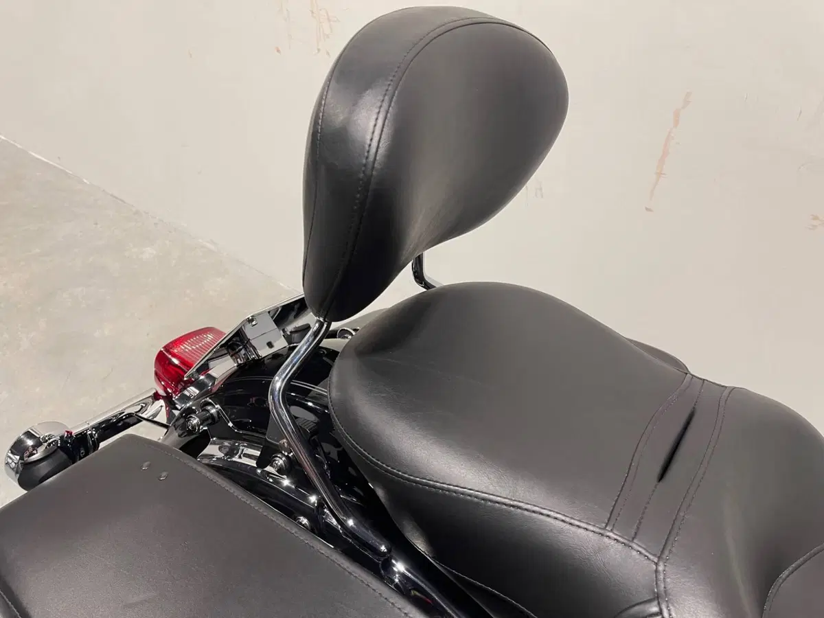 Harley-Davidson 103 Road King Classic (2011 - 13) - FLHRC (6)