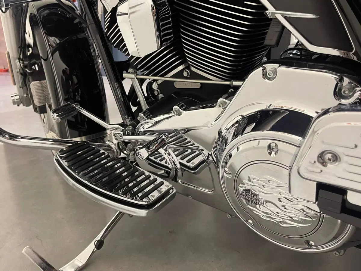 Harley-Davidson 103 Road King Classic (2011 - 13) - FLHRC (11)