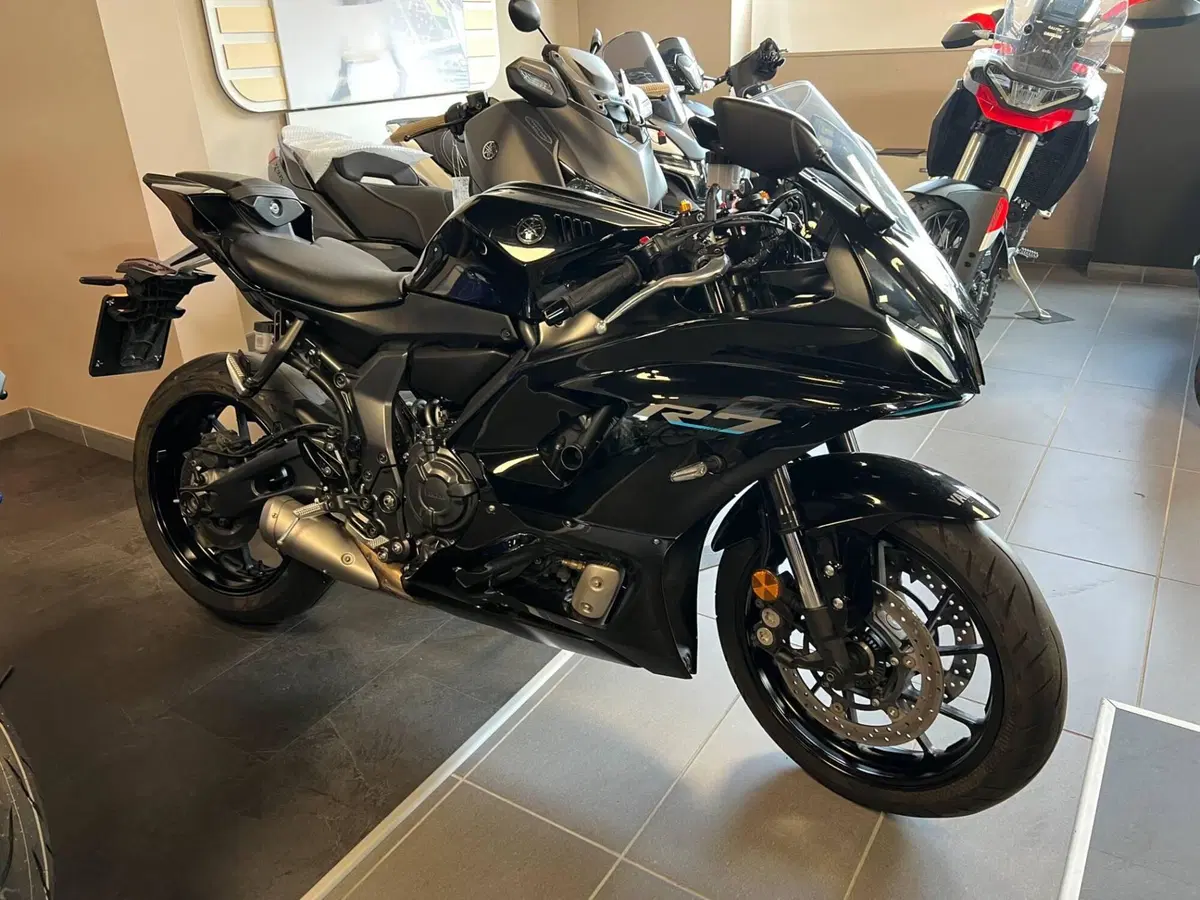 Yamaha YZF R7 (2021 - 25)
