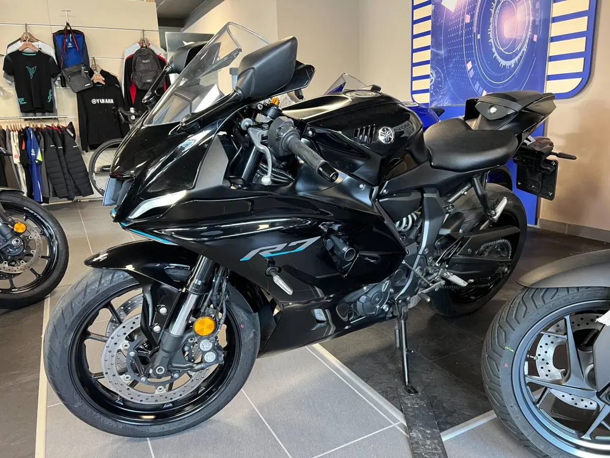 Yamaha YZF R7 (2021 - 25) (2)
