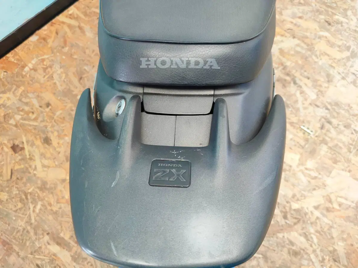 Honda Dio ZX 50 2T (9)