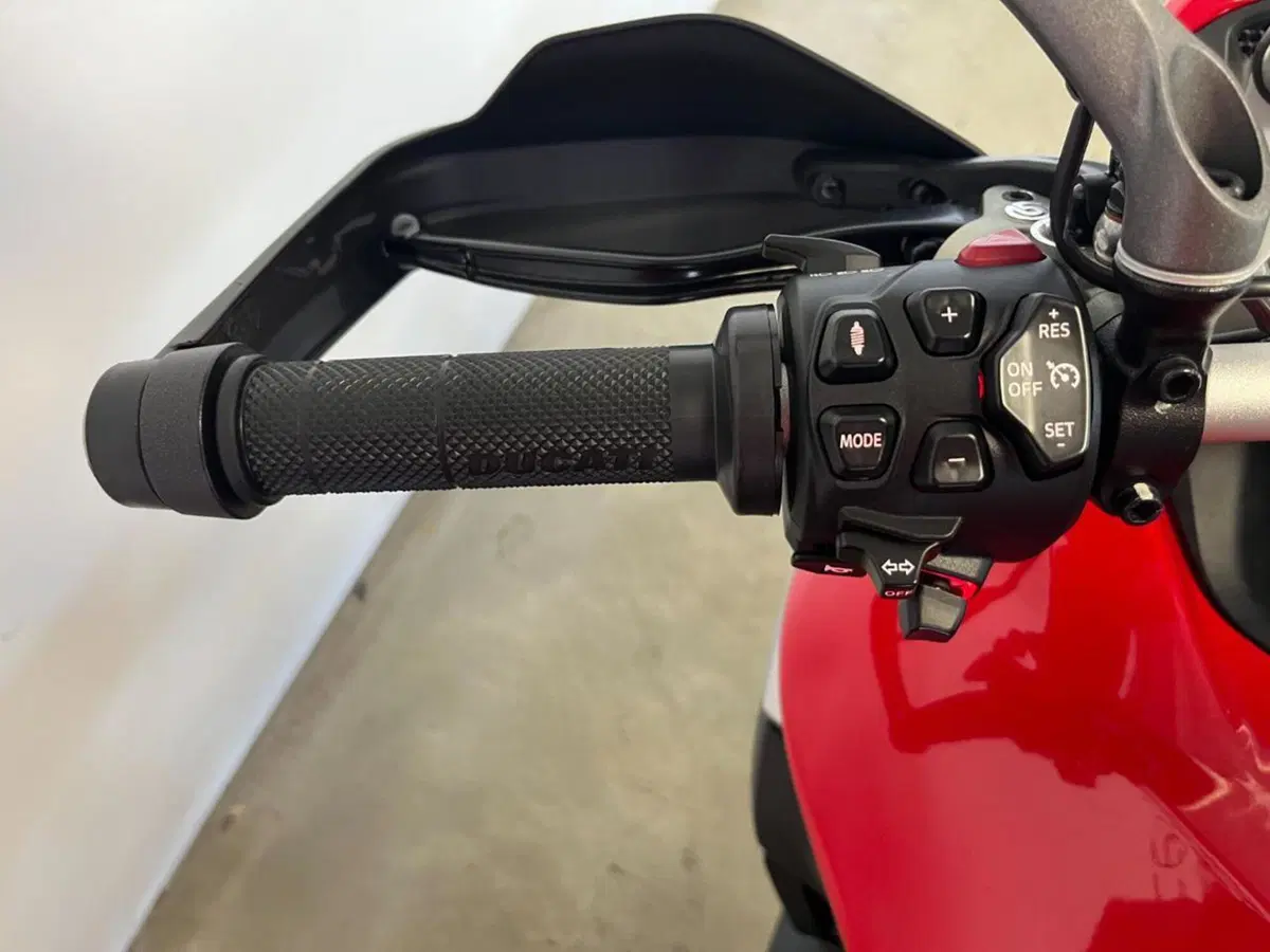 Ducati Multistrada V4 S (2021 - 24) (14)