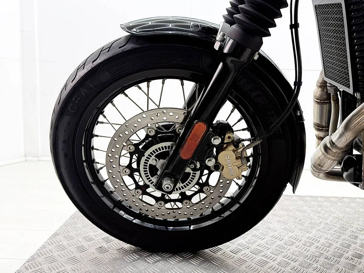 Royal Enfield Interceptor 650 (2021 - 26) (11)
