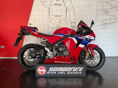 Honda CBR 600 RR (2024 - 26) usata