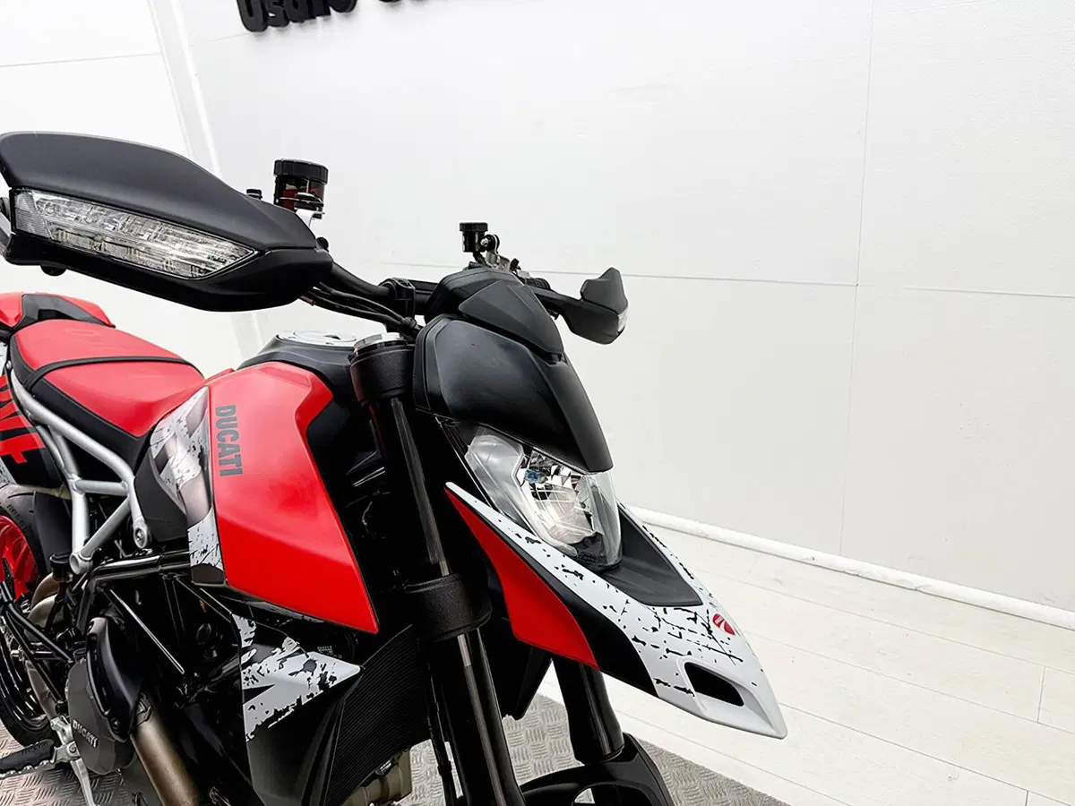 Ducati Hypermotard 950 RVE (2022 - 25) (11)