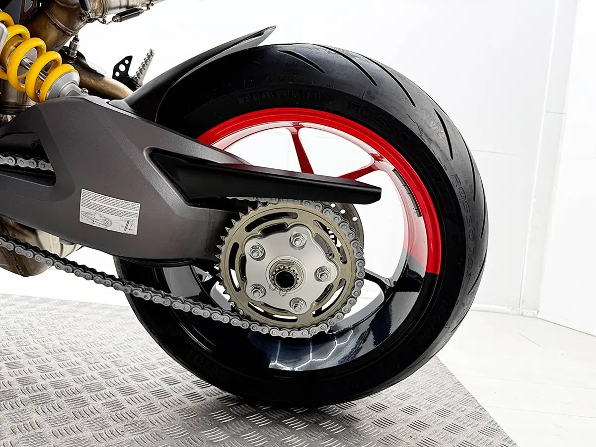Ducati Hypermotard 950 RVE (2022 - 25) (17)