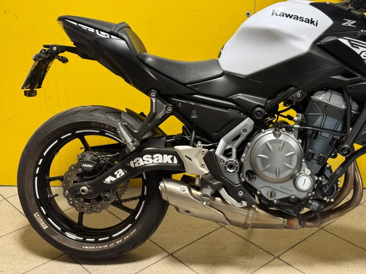 Kawasaki Z 650 (2017 - 19) (9)