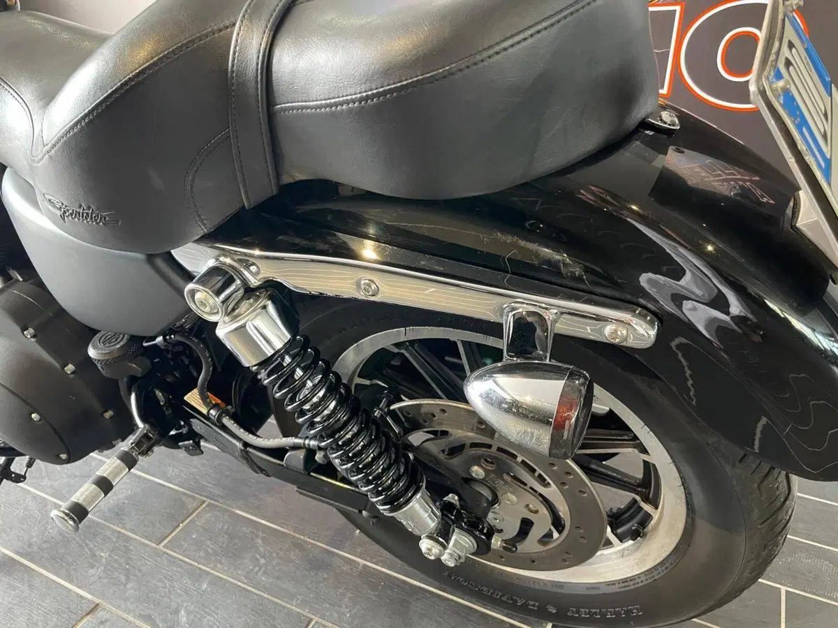 Harley-Davidson 883 R (2006 - 07) - XL 883R (16)