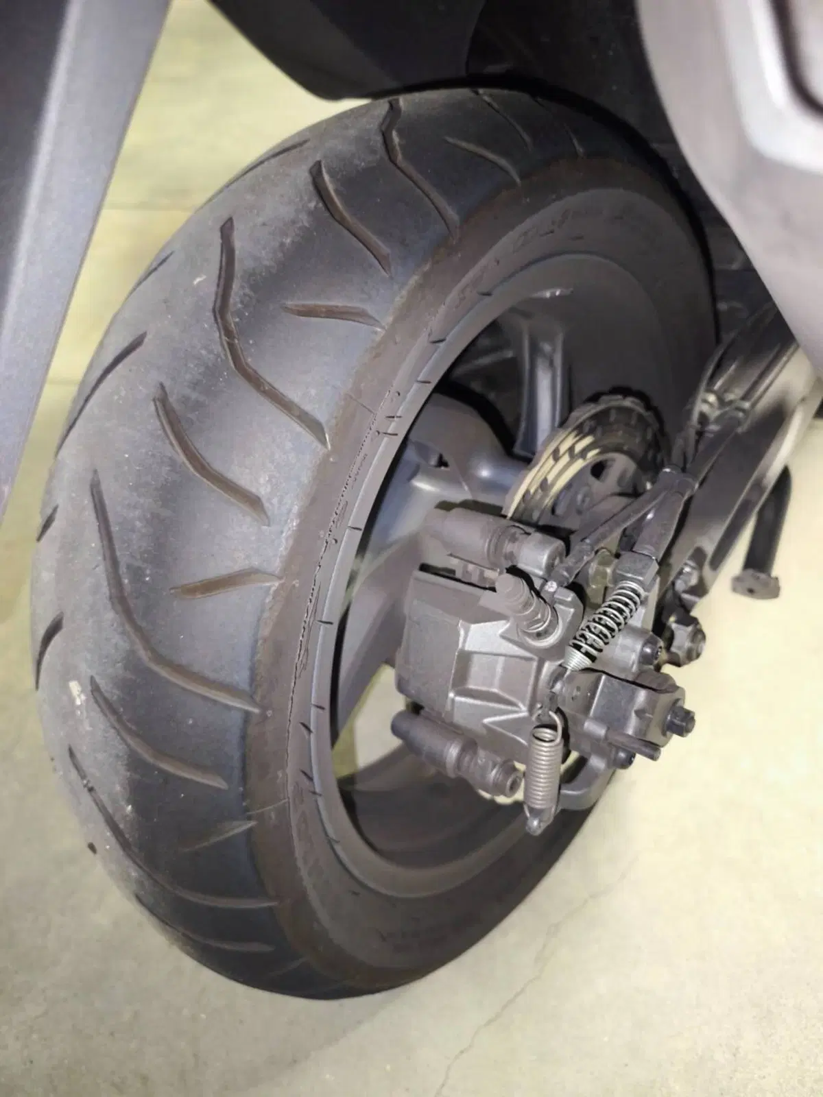Kymco AK 550 ETS (2021 - 26) (3)