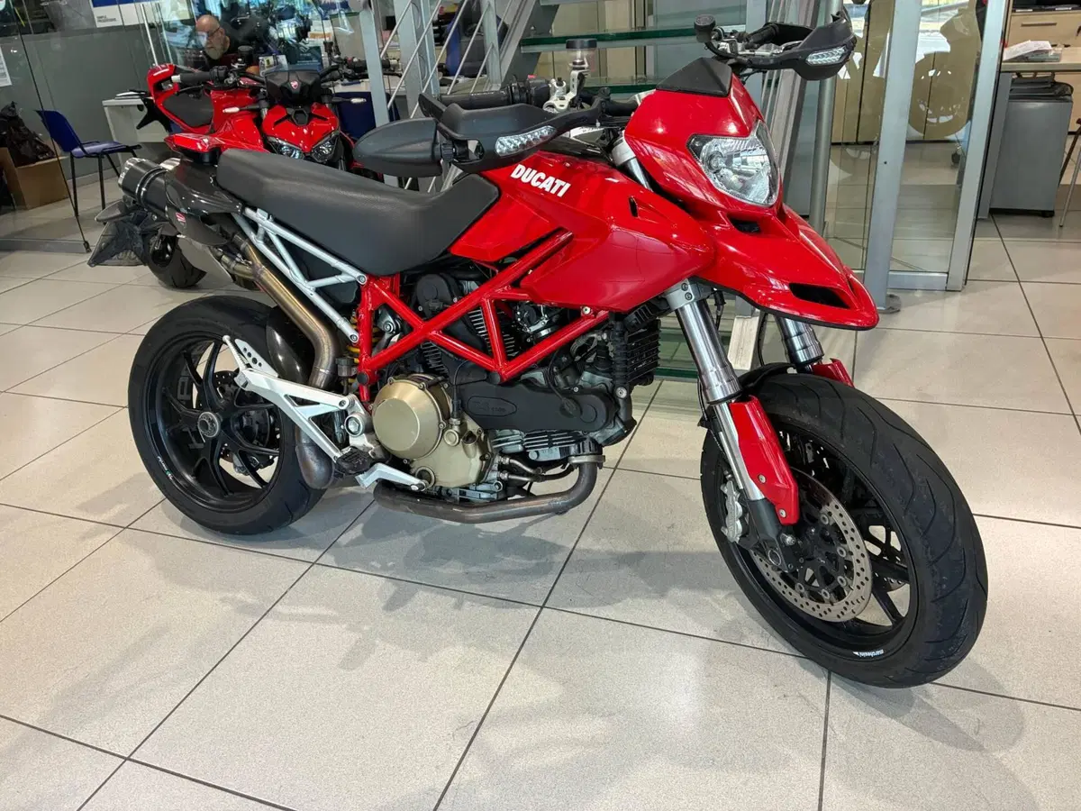 Ducati Hypermotard 1100 (2007 - 09) (2)