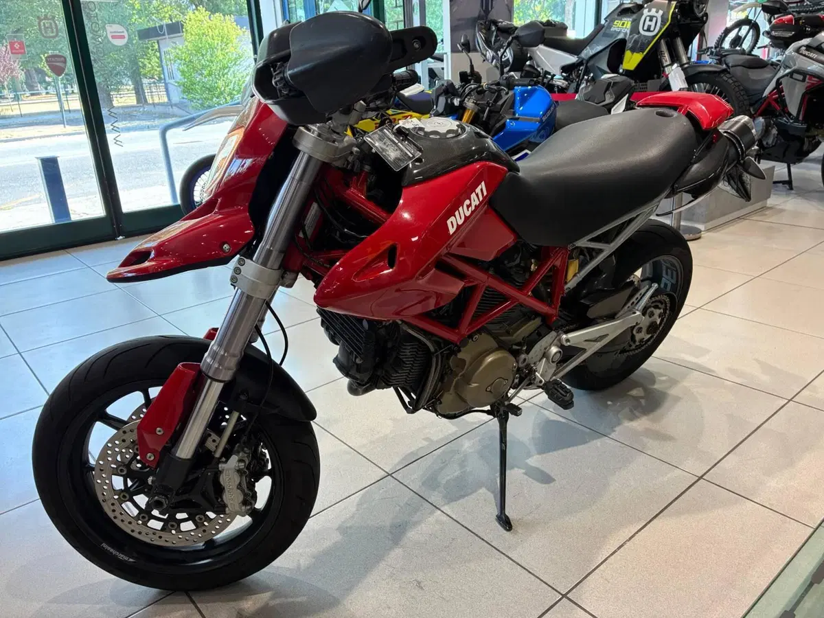 Ducati Hypermotard 1100 (2007 - 09) (8)