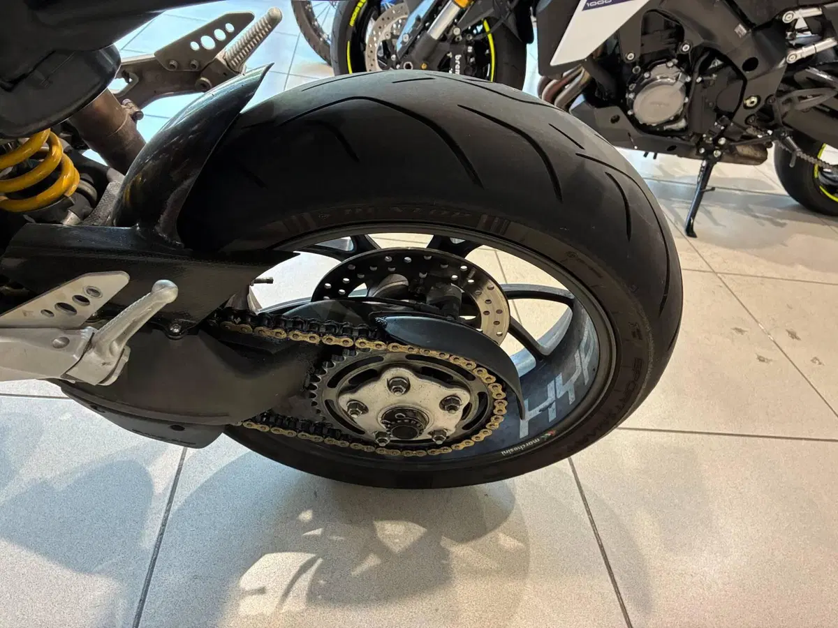 Ducati Hypermotard 1100 (2007 - 09) (9)