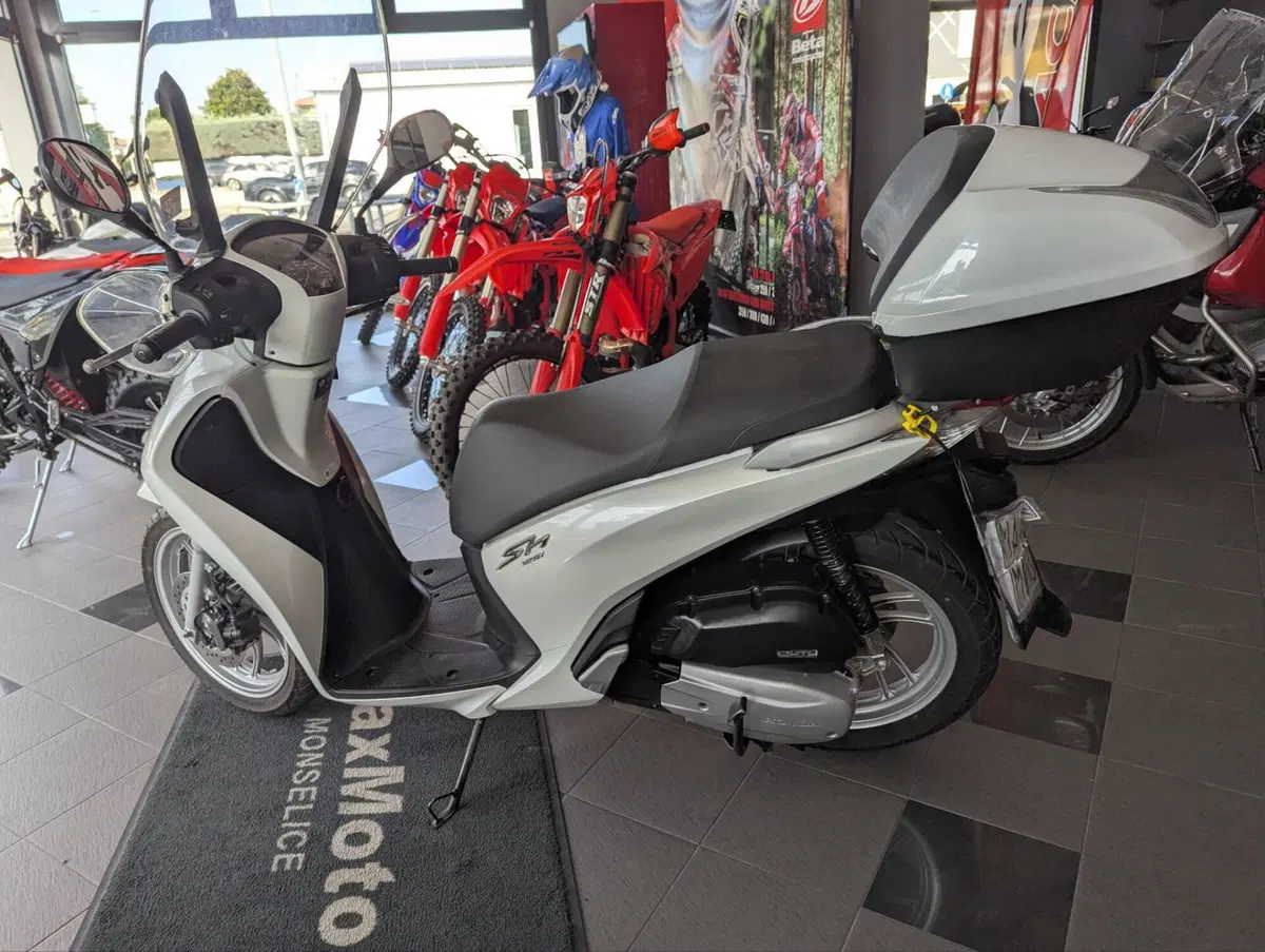 Honda SH 125 i ABS (2013 - 17) (2)