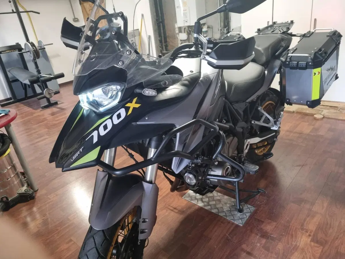 QJ Motor SRT 700 X (2024 - 25)