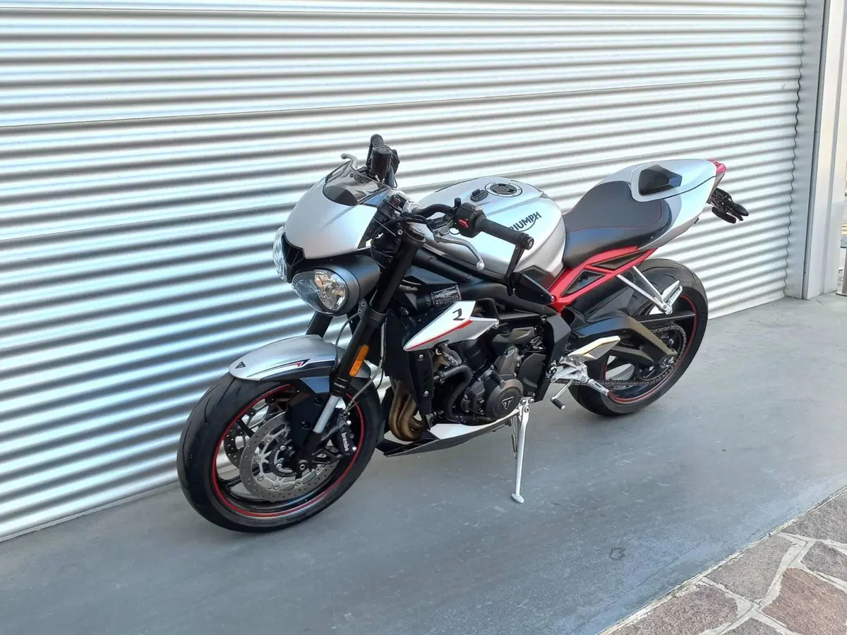 Triumph Street Triple S (2020 - 23) (4)