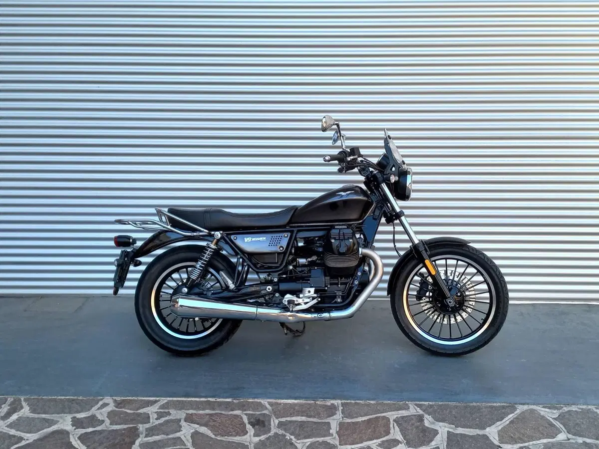 Moto Guzzi V9 Roamer (2018 - 20) (2)