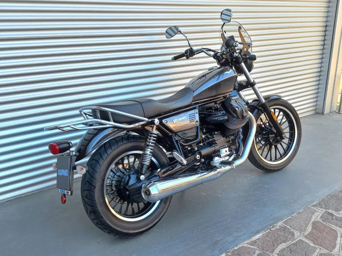Moto Guzzi V9 Roamer (2018 - 20) (7)