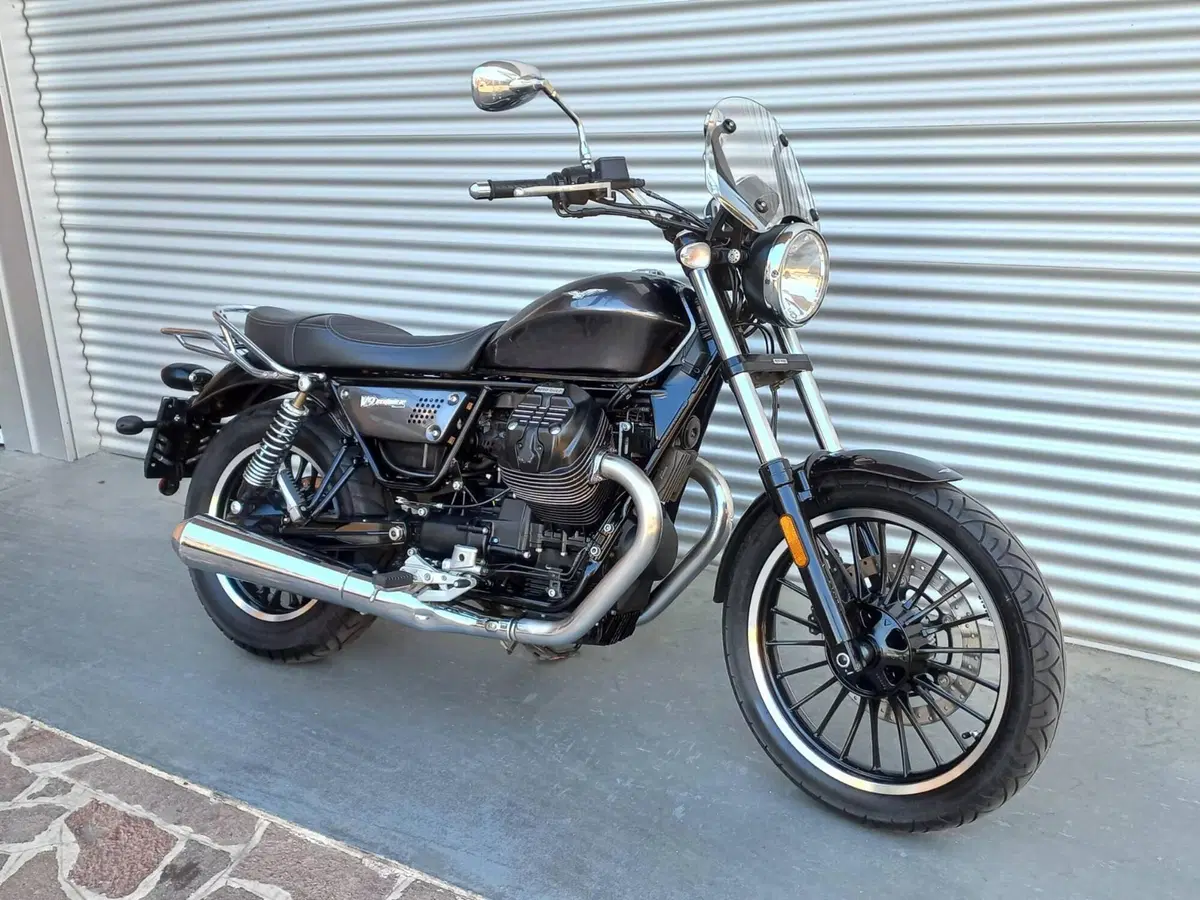 Moto Guzzi V9 Roamer (2018 - 20) (3)