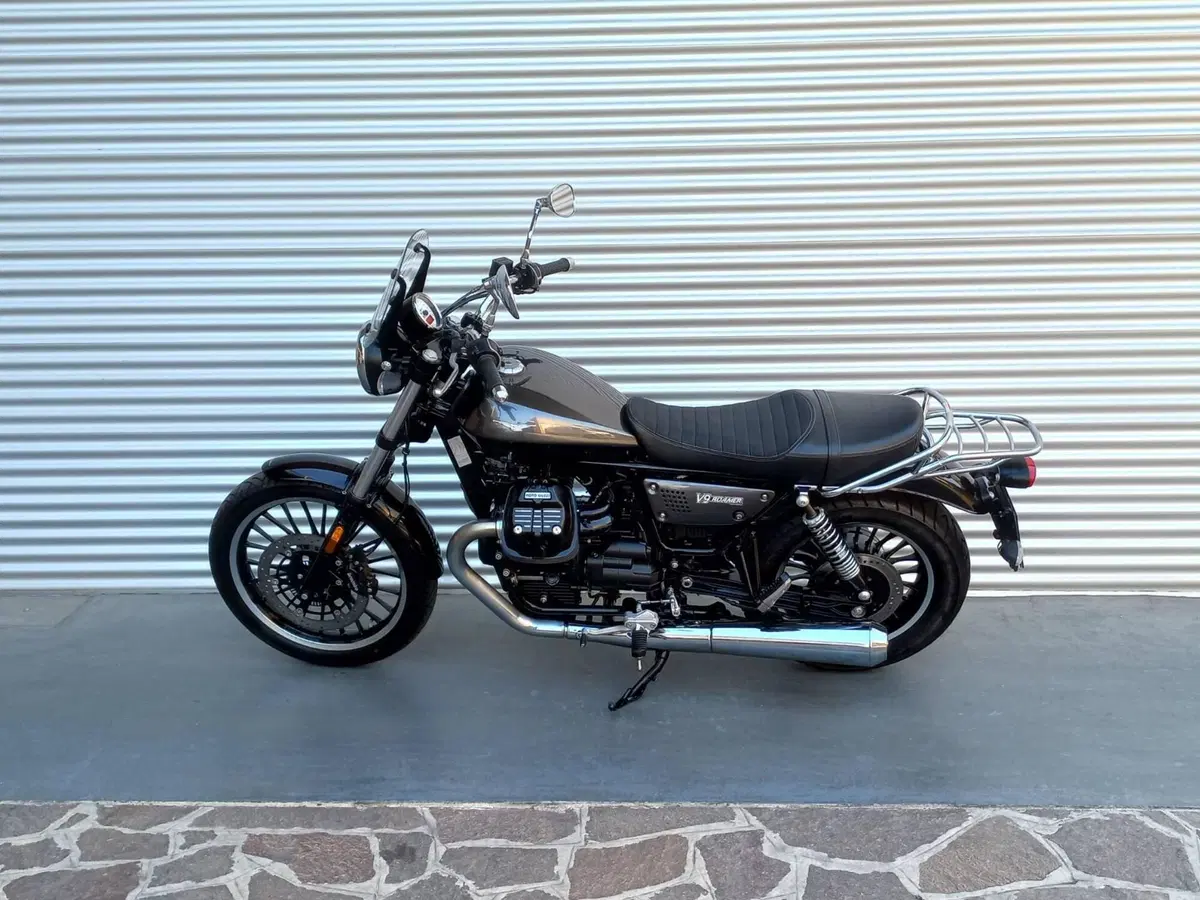Moto Guzzi V9 Roamer (2018 - 20) (5)