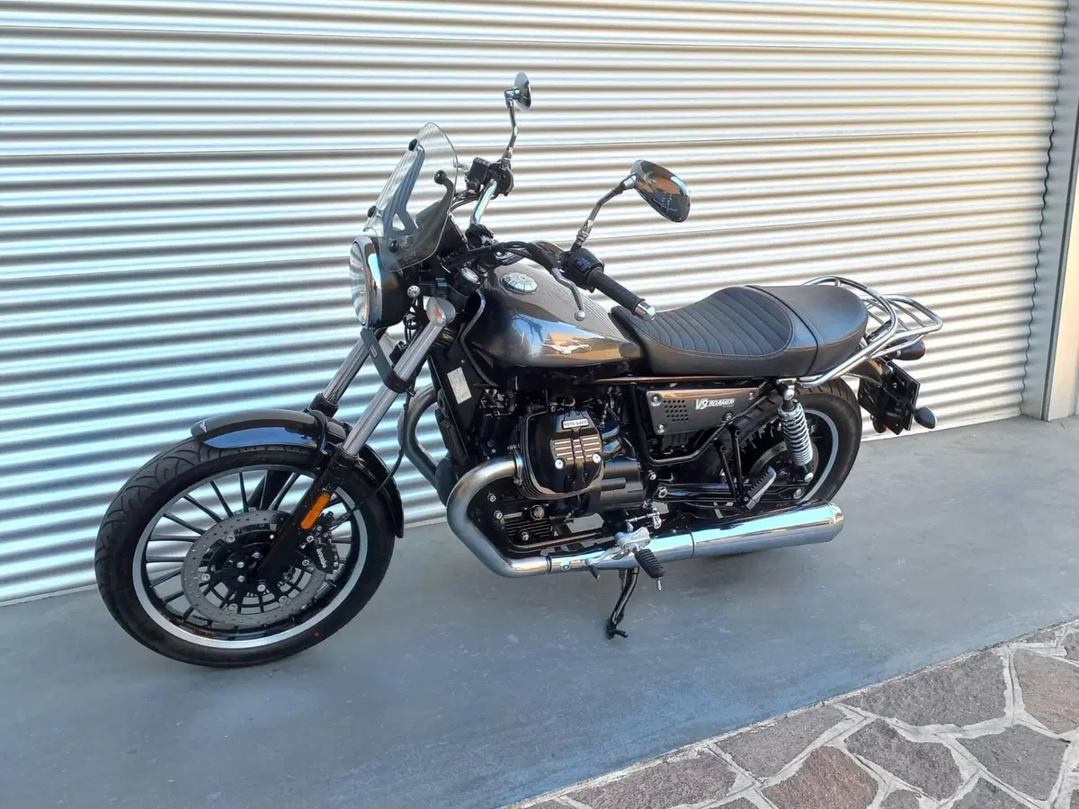 Moto Guzzi V9 Roamer (2018 - 20) (4)